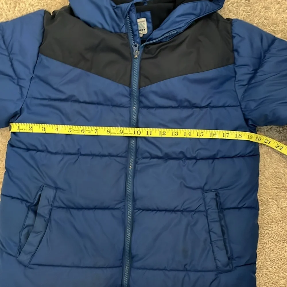 Old Navy SZ L10-12 navy/bla puffer. Zip front w/hood. Adjustable sleeve opening